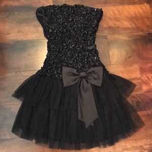 Elegant Black Mini Dress with Bow